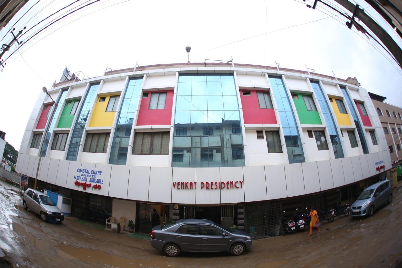Hotel Venkat Presidency Bangalore Buitenkant foto