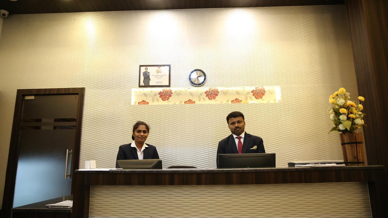 Hotel Venkat Presidency Bangalore Buitenkant foto