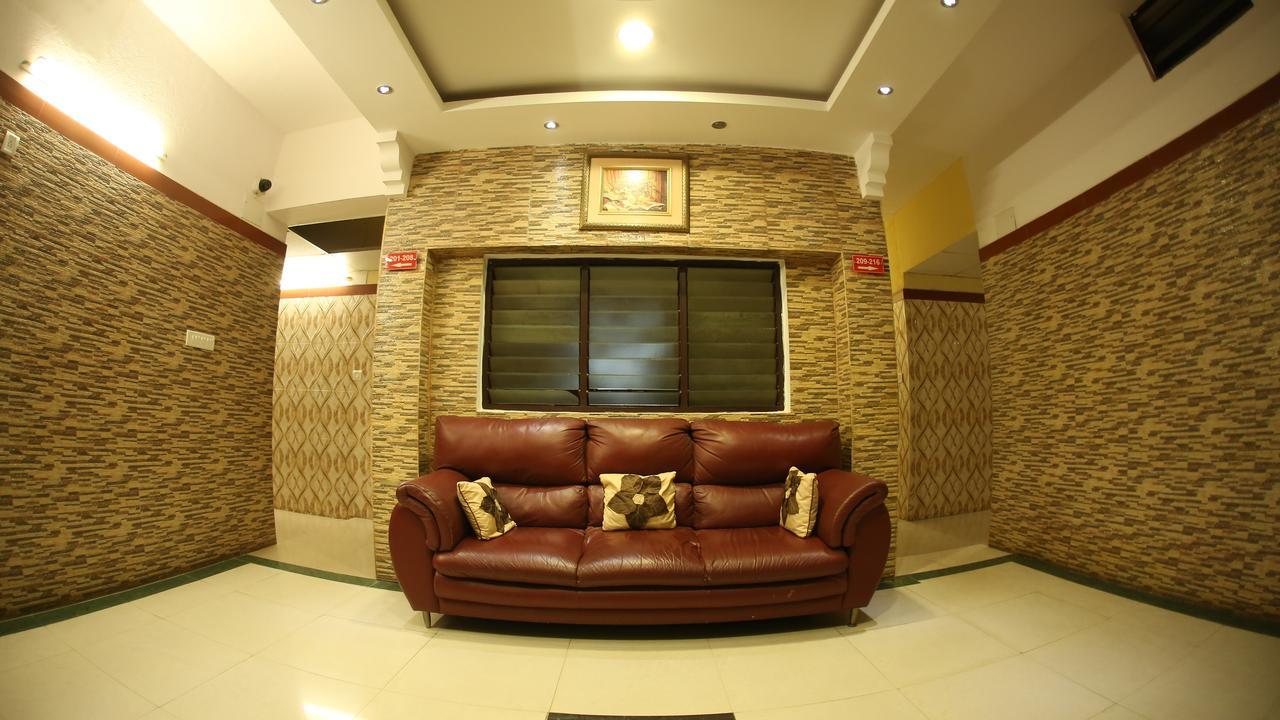 Hotel Venkat Presidency Bangalore Buitenkant foto
