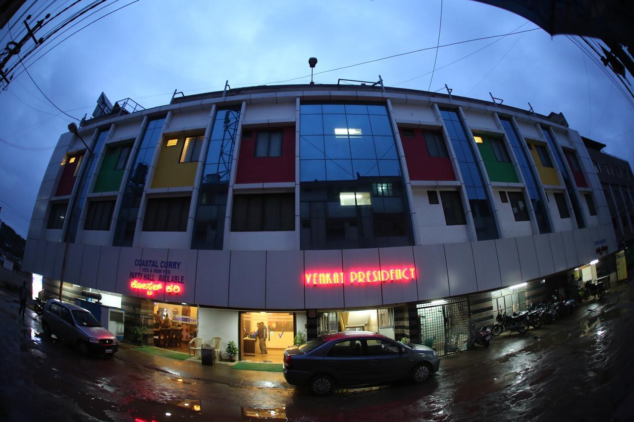 Hotel Venkat Presidency Bangalore Buitenkant foto