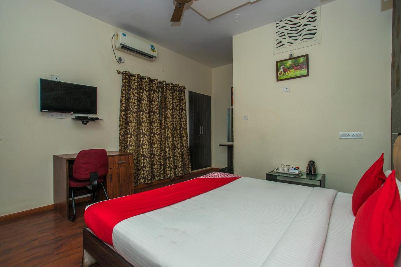 Hotel Venkat Presidency Bangalore Buitenkant foto