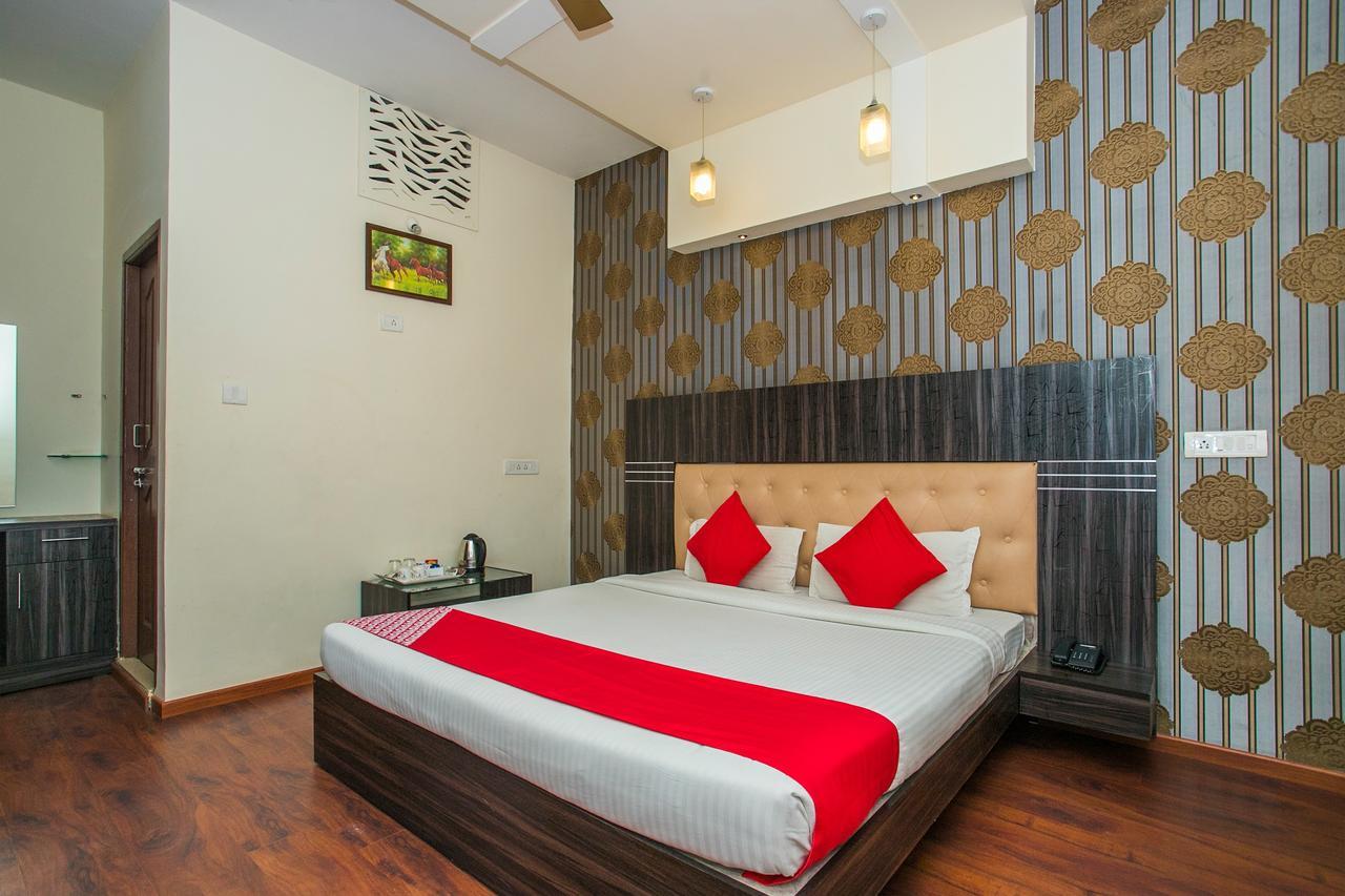 Hotel Venkat Presidency Bangalore Buitenkant foto