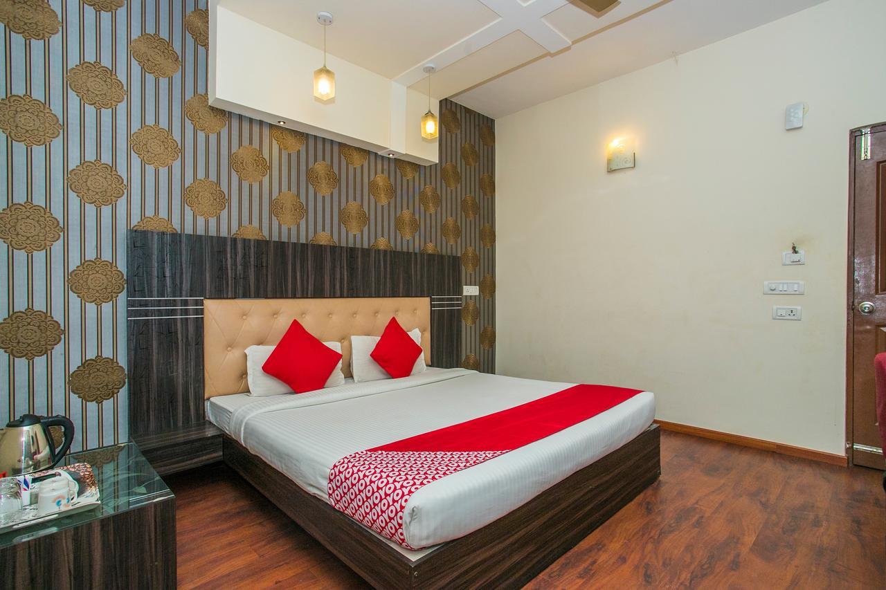 Hotel Venkat Presidency Bangalore Buitenkant foto